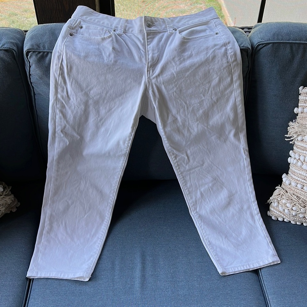Loft Curvy Crop white jean